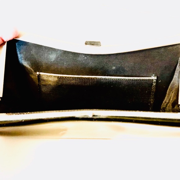 SOLD 1960s Black Patent Leather Clutch w/ Kiss Closure - Picture 5 of 8